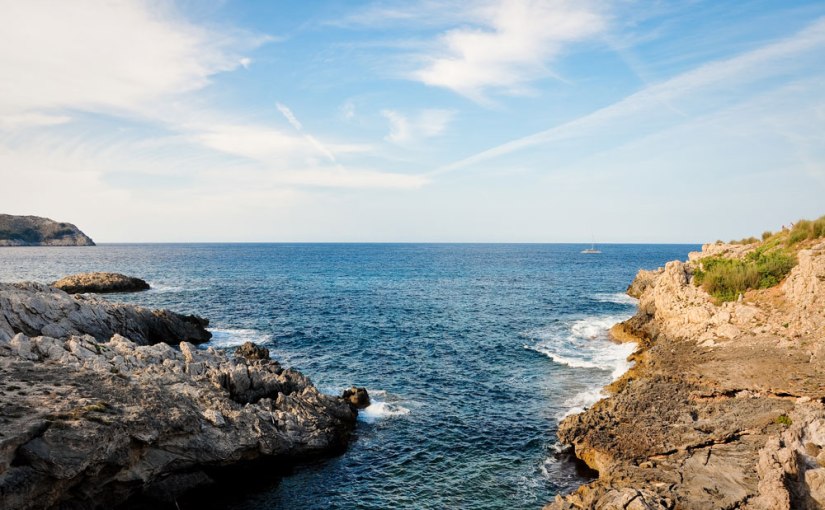 Cala Agulla bei Tag oder Magic Letters: W & 12 magische&nbsp;Mottos