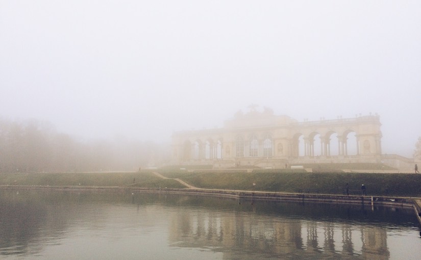 Bonjour Tristesse (Schönbrunn im Nebel) & [Wort]&nbsp;Liebe