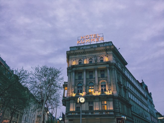 Abendwolken auf der Mariahilfer Straße