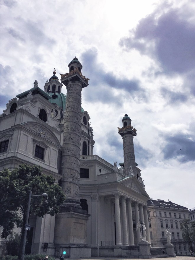 Karlskirchefrühlingswolken